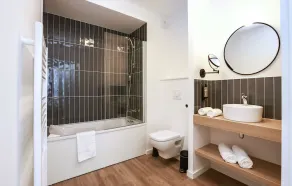T2 moderne, près de la gare | TV, bureau, wifi - Image 3