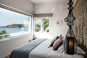 Beachfront Glaros 3 bedroom villa with outside jacuzzi - Image 5