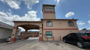 Town Inn - Image 4