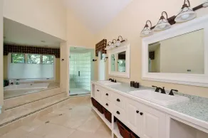 Wind Family Estate--7000sq feet with 7 flex rooms! - Image 4