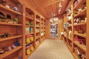 Charming Farmhouse, including barn filled with horses and livestock - Image 3