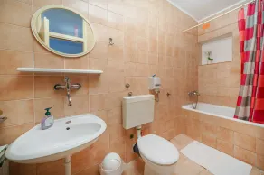 Apartment for 6 near the beach! - Image 3