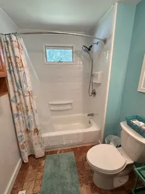 Updated 3BR, 2 BA Cottage with 2 beach parking passes - Image 2