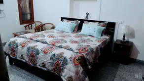 Fabulous Large Row House in best location - Image 4