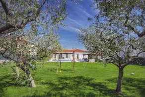 Beautiful **** villa with heated pool, summer kitchen, WiFi, grill, fitness, 1.5 km from the sea - Image 2