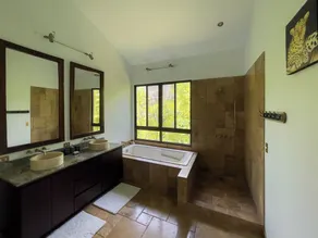 Beautiful Jungle Villa with monkeys, five minutes from surfing and restaurants - Image 5