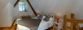Charmigt stenhus med öppen spis, perfekt för coocooner - Image 3