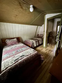 Bear Creek Lodge, Lakeside Cottage - Image 4