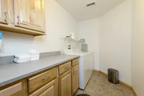 Luxury Lakeside living at Northern Bay Resort. Houses 13 with Exclusive BunkRoom - Image 2