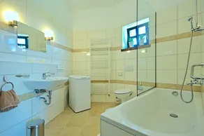 Villa with pool, 8 persons, quiet location, well-kept garden plot - Image 3