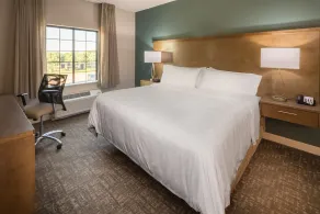 King Suite. Free Breakfast. Outdoor Pool. - Image 4