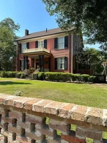 Jenny's Downtown Hideaway Bed and Breakfast - Image 3