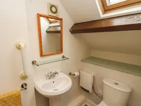 Corner Cottage - Image 4