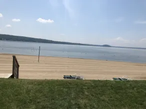 Beautiful Saratoga Lake waterfront Townhouse + Community Amenities - Image 5