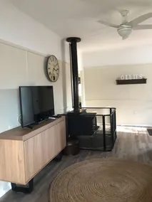 Fully renovated 3 bedroom house. Sleeps 7 Available October Long weekend. - Image 3