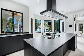 WATERFRONT MANSION - Image 5