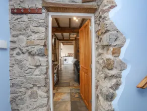 PLAS CEFN MAWR, pet friendly, with open fire in Llanedwen - Image 4