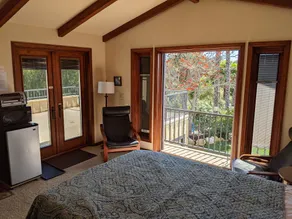 Studio w/ Views & Separate Entrance - Image 4