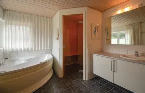 Awesome Home In Ebeltoft With 3 Bedrooms, Sauna And Wifi - Image 5