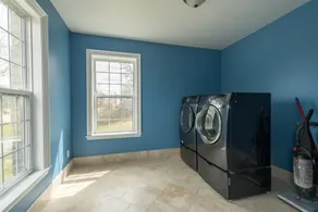 4000 Sq. Ft. Casa de pedra em estilo inglês - Image 5