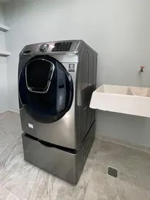 Luxury Apartment LEVEL 401 - Image 2