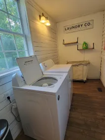 Blue Rose Bungalow: Downtown vibe w/1896 charm. Lake Life. Gym. Kitchen. Parking - Image 2