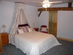 luxury cottage for 2, beautiful views, large swimming pool, no children - Image 4