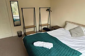 Wolves Retreat Sleeps 7 with Garden Parking - Image 5