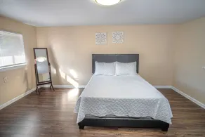 Houston St Guest house near Downtown/Military base - Image 5