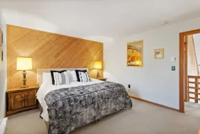 Karaoke!•LUX French Chalet•HotTub•Pool Table•FirePit•Pets•AC•Beach+Lake Access! - Image 5
