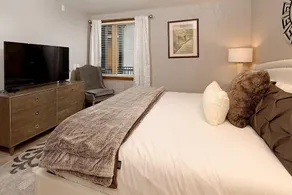 Fifth Avenue Unit 202, 2 Bedroom + Loft Condo, Huge Windows & Views. 2 Blocks to Skiing! - Image 5