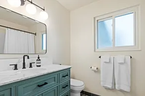 Ultra Comfort + Style! HOT TUB & Fireplace! Two Living Rooms >10 min to Downtown & BSU! - Image 4