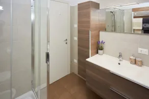 AVIANO CENTER COMFORTABLE LUXURIOUS FREE PARKING WIFI - Image 2