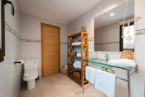 Holiday Villa en Cala d'Or with Shared Pool, Terrace, Garden & Wi-Fi - Image 5