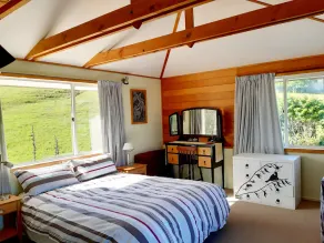 Beautiful rural house close to beach and amenities - Image 3