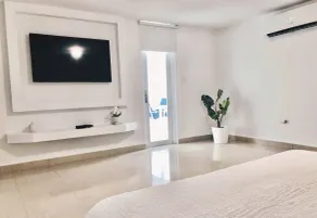 Beautiful Oceanview Property with Private Pool - Image 3