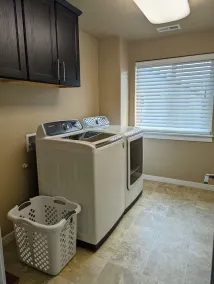 Spacious 3-bedroom home with outdoor space - Image 2