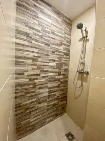 Centric and Modern Penthouse close to Amenities - Image 2