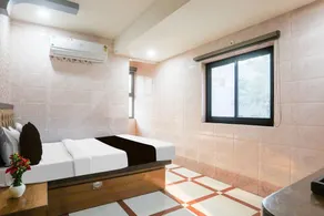 Deluxe Hotel Cozy Inn - Image 3