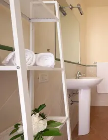Apartamento 'Villa Antica Torre Ariosto' con piscina compartida, Wi-Fi y aire acondicionado - Image 3
