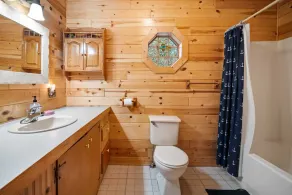 Underbart Lakefront Family Cottage - Image 5