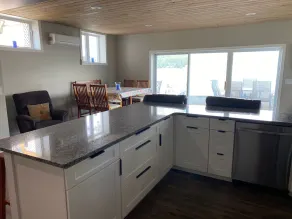 Waneta Lake House - Lakefront living at it's best ! - Image 5