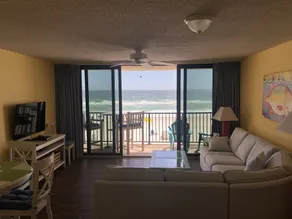 Gulf front condo with great views shared pools & beach access - Image 5