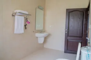 River Breeze Hotel - Image 3