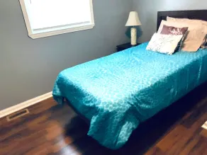 Entire place: Cozy, Quiet Oasis w/free laundry and parking - Image 5