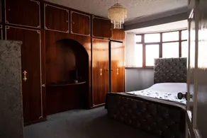 Captivating 3-bed House in Birmingham - Image 4