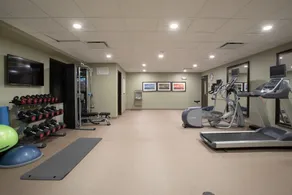 Hearing Accessible Queen Studio | Tillgång till pool + GRATIS daglig frukost ingår - Image 2