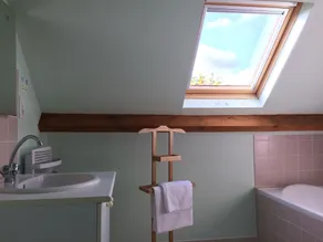 Komfortables Ferienhaus in einem Waldgebiet am Pool in der Nähe von Sarlat - Image 4