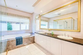 StayAU Expansive 6BR Villa Scenic Warrandyte - Image 3