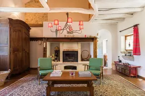Vacation home with swimming pool overlooking historic monument - Image 2